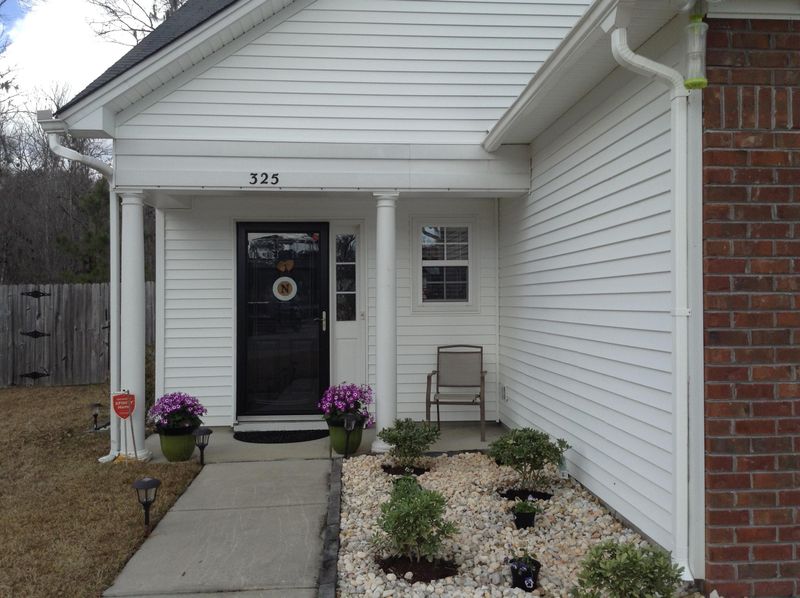 325 Burton Ct, Goose Creek, SC 29445