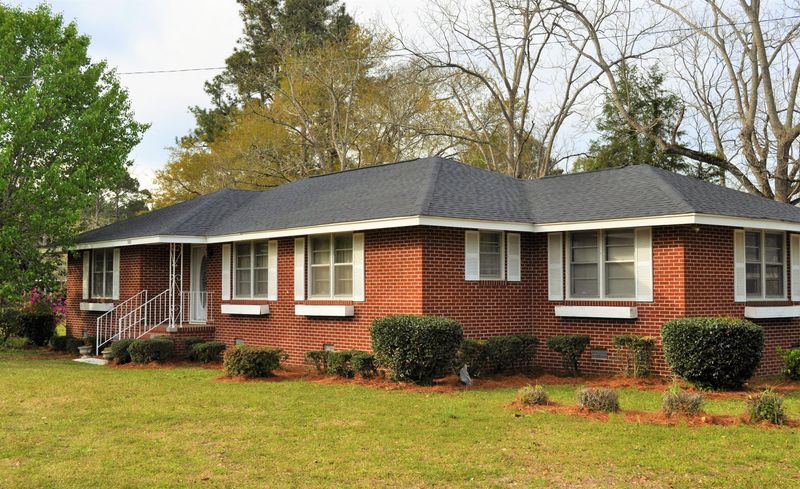 380 E Main St, Harleyville, SC 29448