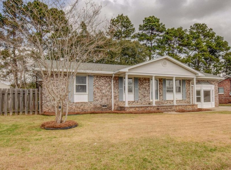 121 Azalea Rd, Goose Creek, SC 29445