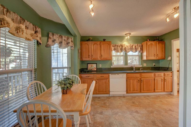1037 Shinnecock Hill Ct, Summerville, SC 29483