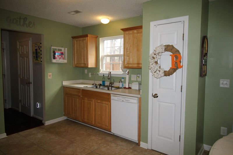 110 Trickle Dr, Summerville, SC 29483