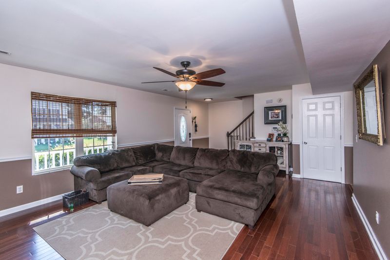 518 Dolphin Dr, Summerville, SC 29485