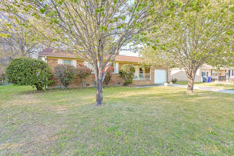 2572 Vistavia Rd, North Charleston, SC 29406