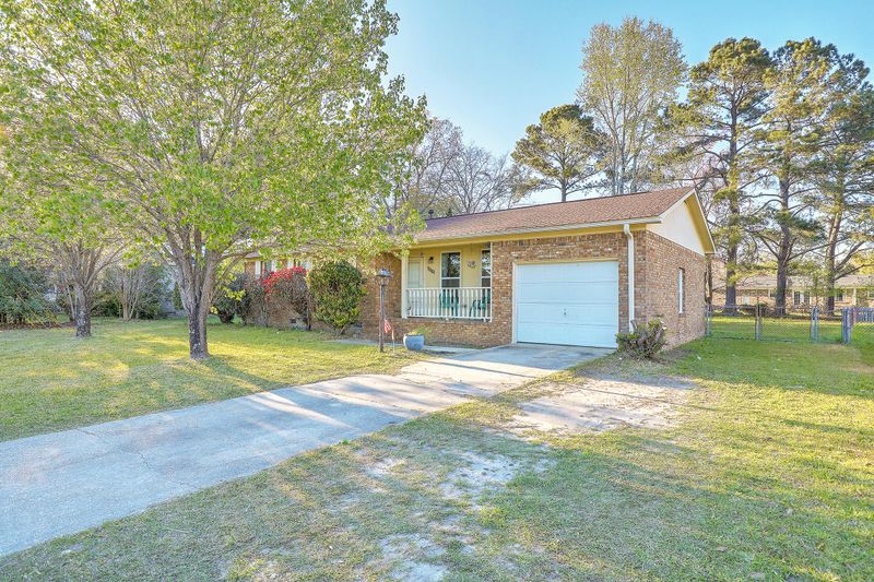 2572 Vistavia Rd, North Charleston, SC 29406