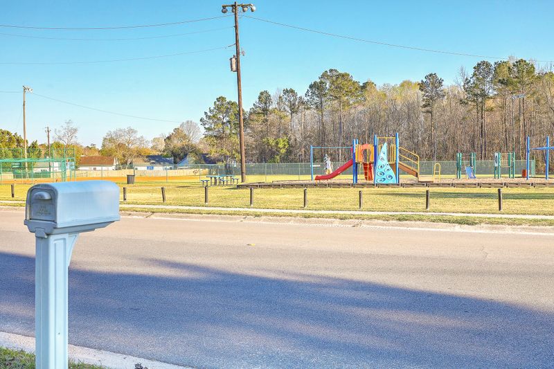 2572 Vistavia Rd, North Charleston, SC 29406