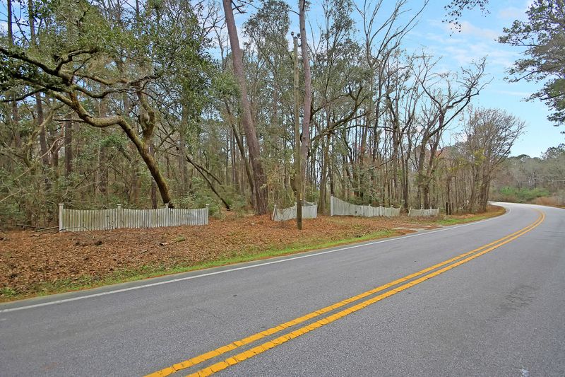 5558 Chisolm Rd, Johns Island, SC 29455