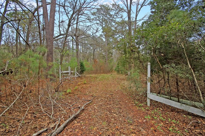 5558 Chisolm Rd, Johns Island, SC 29455