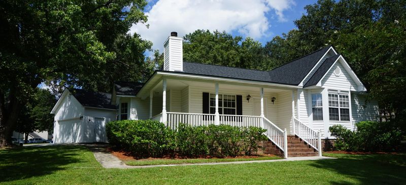 355 Camelot Dr, Goose Creek, SC 29445