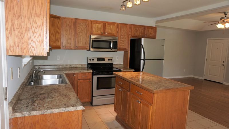 355 Camelot Dr, Goose Creek, SC 29445