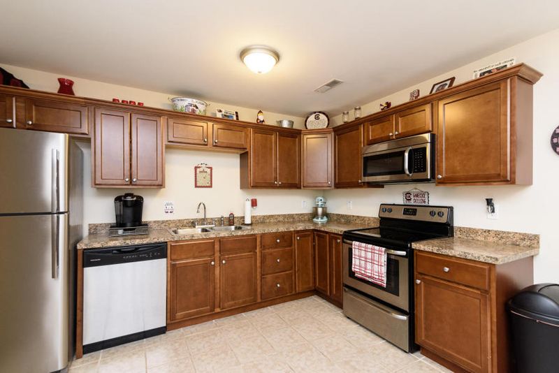 1136 Maryland Dr, Ladson, SC 29456