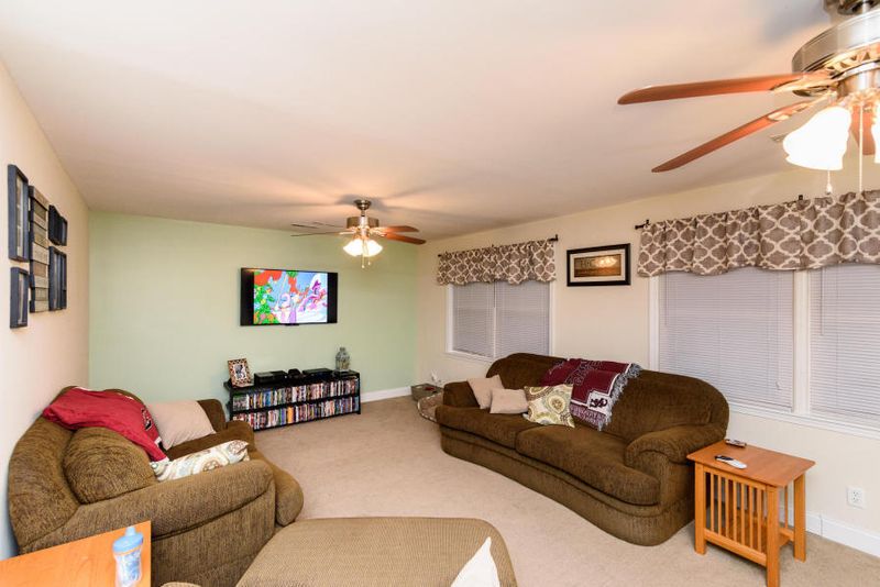 1136 Maryland Dr, Ladson, SC 29456