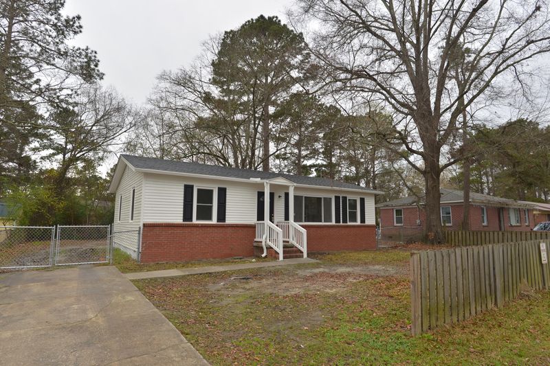 61 Stratton Dr, North Charleston, SC 29420