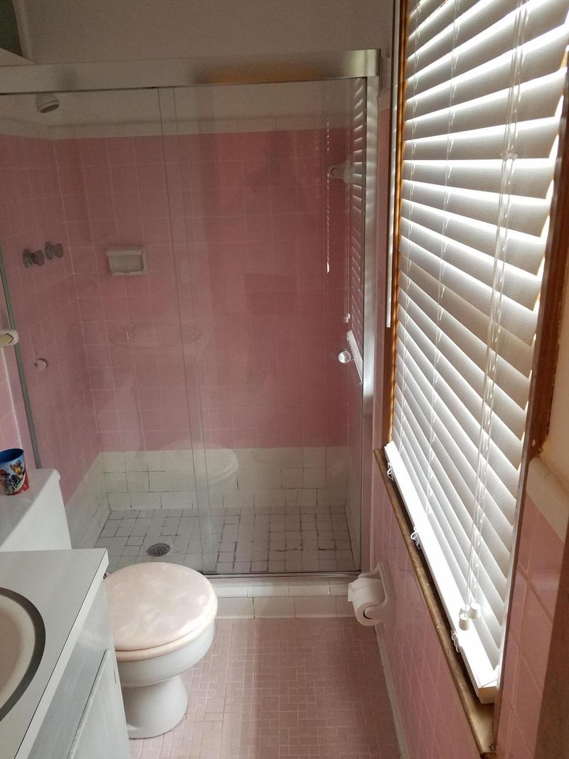 1253 Woodside Dr, Hanahan, SC 29410