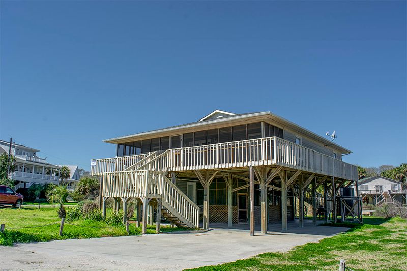 203 Whaley St, Edisto Island, SC 29438