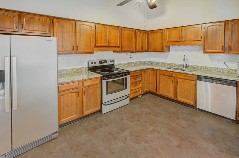 103 Woodlake Dr, Summerville, SC 29485