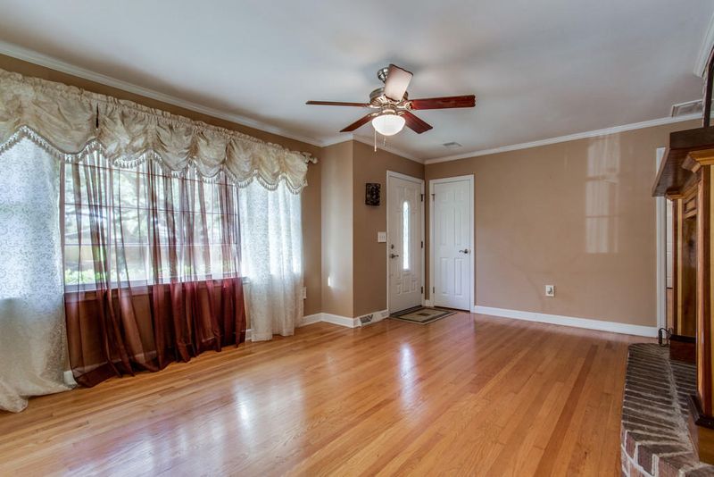 2460 Two Oaks Dr, Charleston, SC 29414