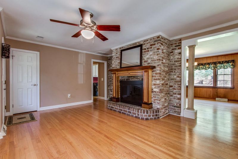 2460 Two Oaks Dr, Charleston, SC 29414