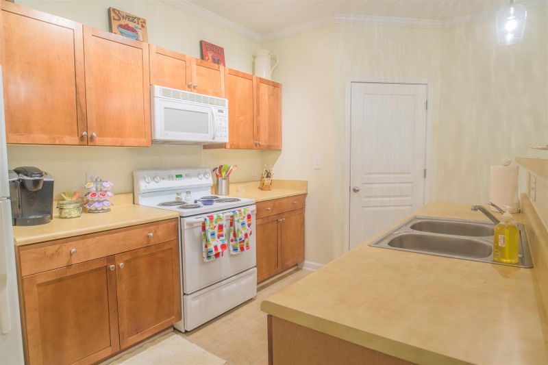 100 Bucksley Ln #206, Daniel Island, SC 29492