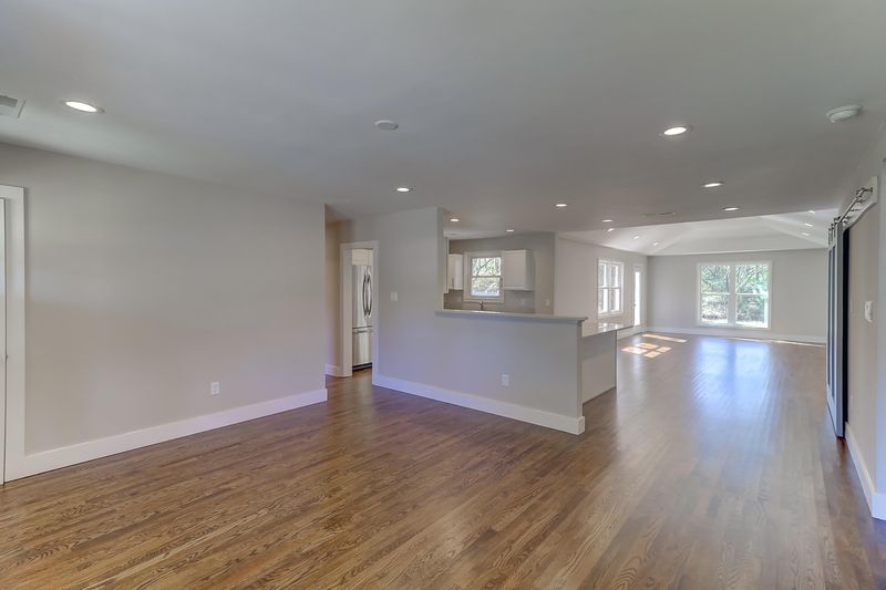 725 Windward Rd, Charleston, SC 29412