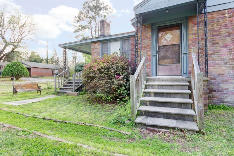 2169 Easy St, North Charleston, SC 29406