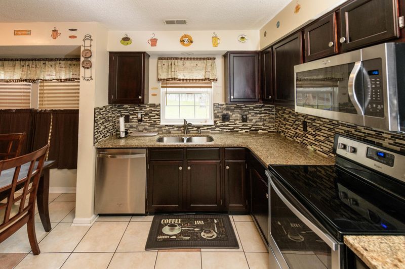 304 Sussex Ct, Goose Creek, SC 29445