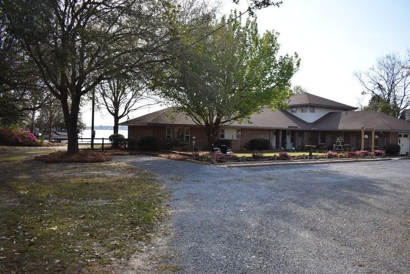 415 Lakenglen Ln, Pinopolis, SC 29469