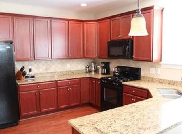 201 Forsythia Ave, Summerville, SC 29483
