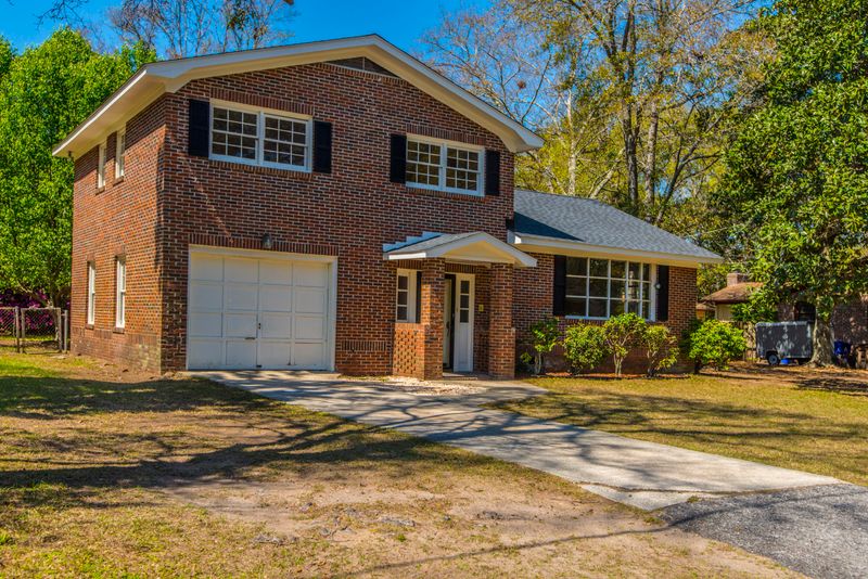 827 Burnett Dr, Charleston, SC 29412