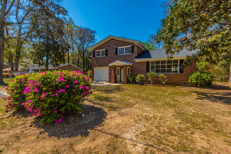 827 Burnett Dr, Charleston, SC 29412