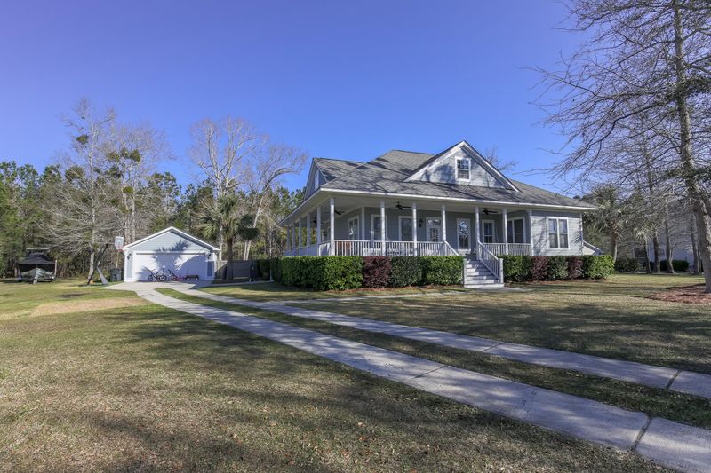 5376 Peerless Dr, Wadmalaw Island, SC 29487
