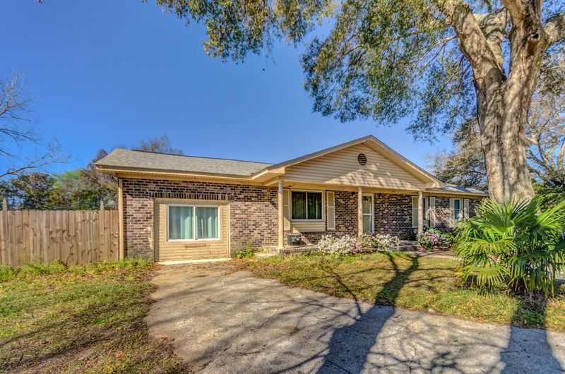 1301 Hampshire Rd, Charleston, SC 29412
