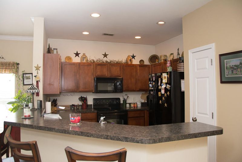 210 Summer View Rd, Summerville, SC 29483