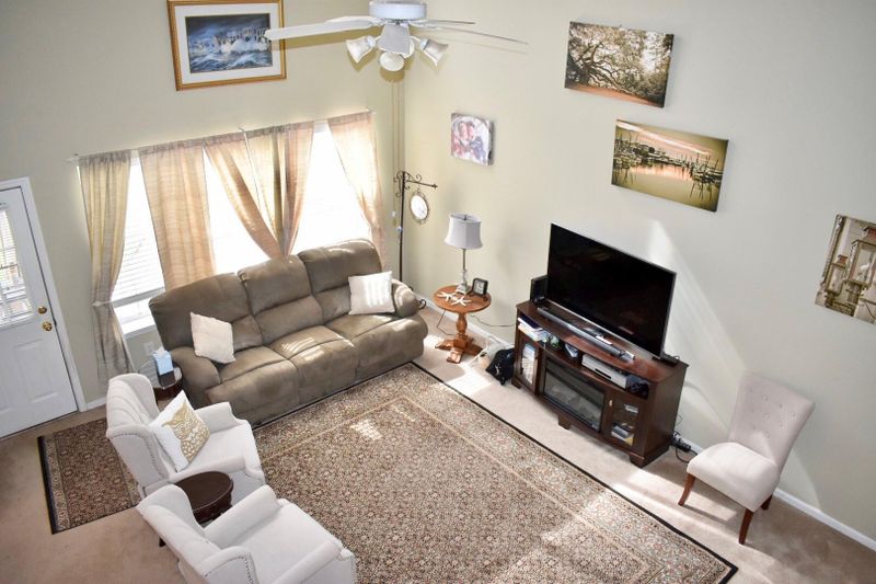 7332 Suncatcher Dr, Hanahan, SC 29410