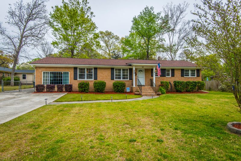 826 Trent St, Charleston, SC 29414