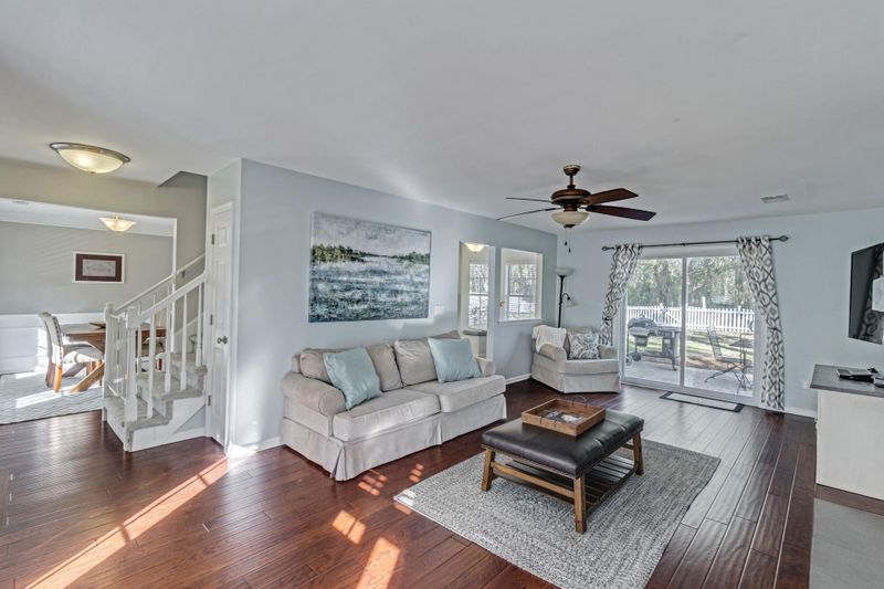 1343 Center Lake Dr, Mount Pleasant, SC 29464