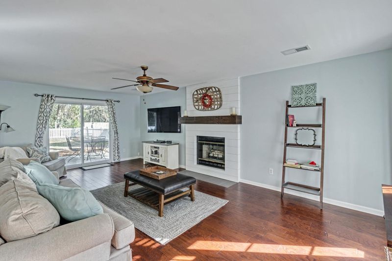 1343 Center Lake Dr, Mount Pleasant, SC 29464