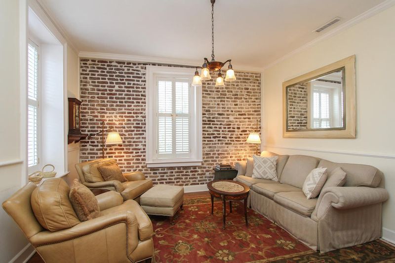 1 Chalmers St #B, Charleston, SC 29401