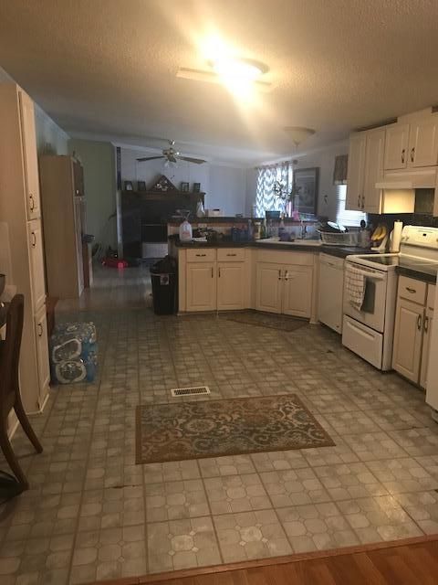 174 Wagon Trail Rd, Ridgeville, SC 29472