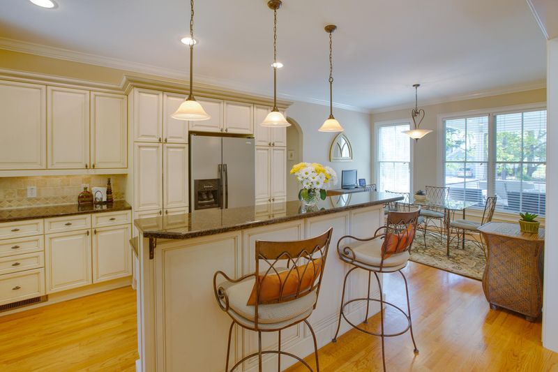 225 River Oaks Dr, Mount Pleasant, SC 29464