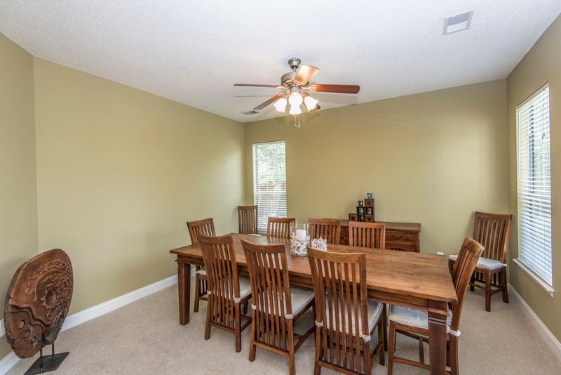 422 Thomaston Ave, Summerville, SC 29485