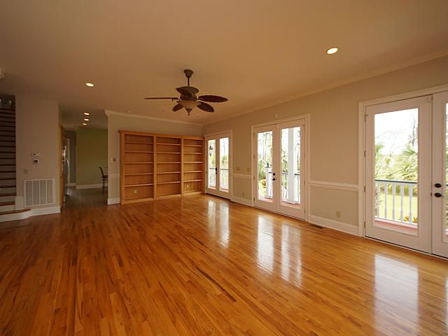 1003 Island Crossing Dr, Hanahan, SC 29410