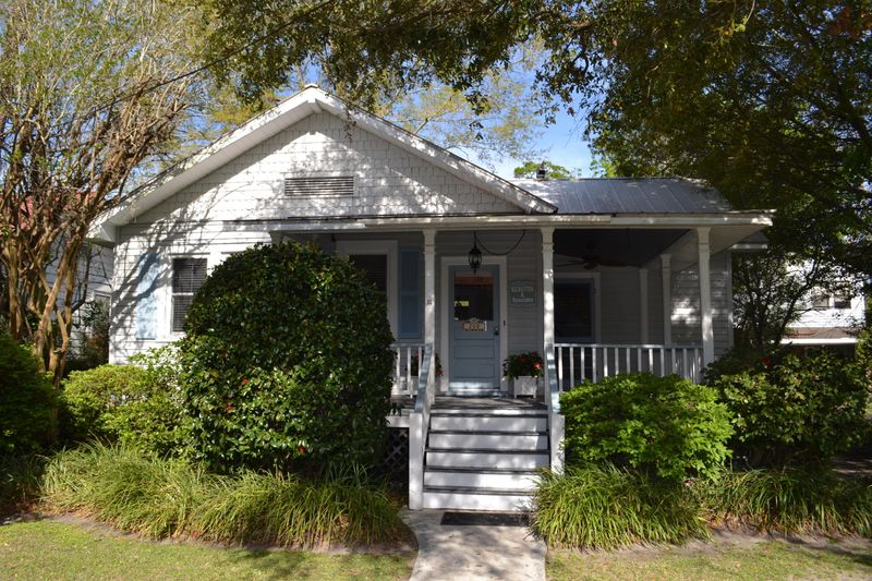 208 S Magnolia St, Summerville, SC 29483