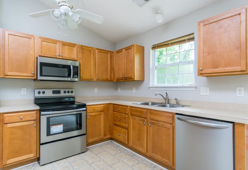 117 Sawmill Dr, Summerville, SC 29483