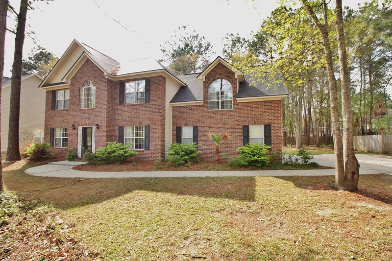 210 Hamlet Cir, Goose Creek, SC 29445