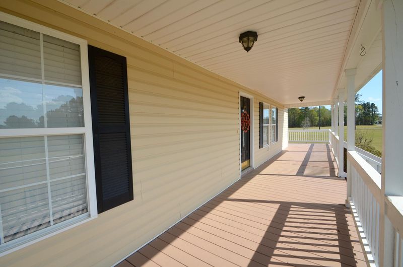 1116 Barnyard Rd, Bonneau, SC 29431