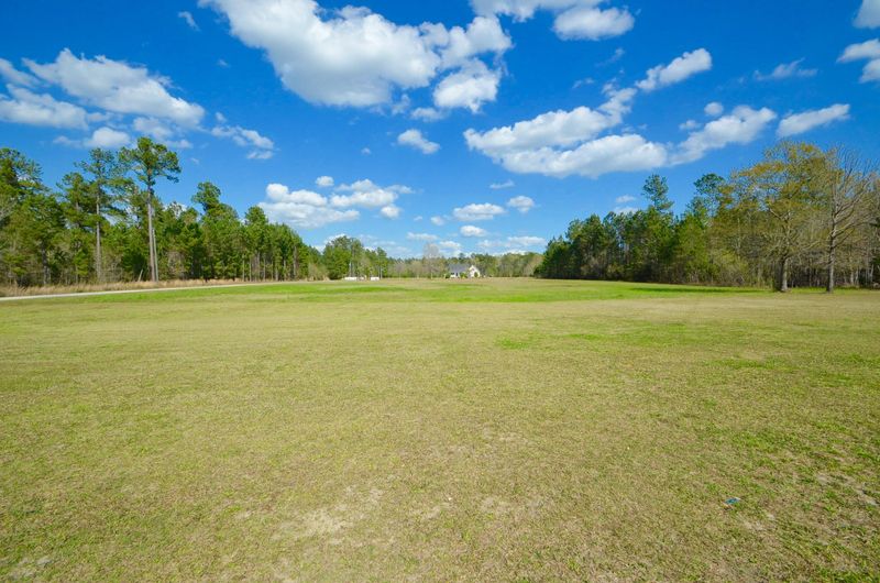 1116 Barnyard Rd, Bonneau, SC 29431