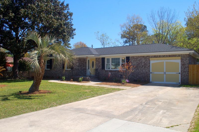 1939 Piper Dr, Charleston, SC 29407