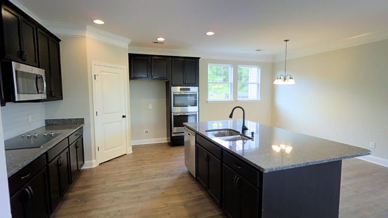 919 N Palmetto St, Summerville, SC 29483