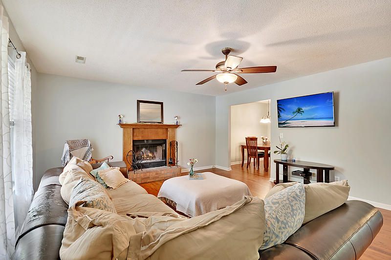 111 Apache Dr, Summerville, SC 29483