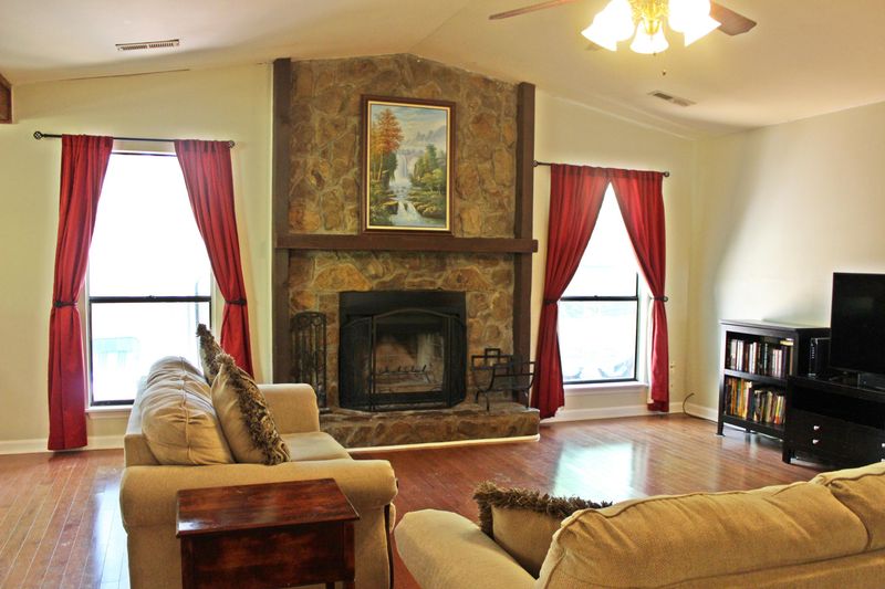 322 Canaberry Cir, Summerville, SC 29483